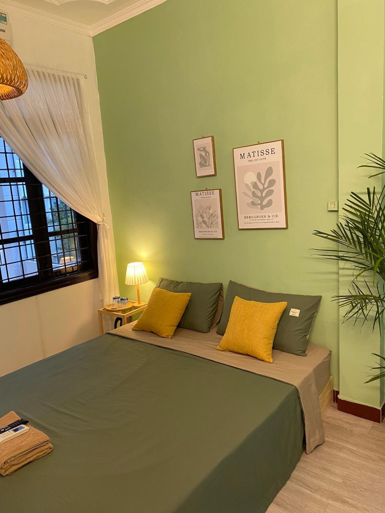 Michi Ly Nam De 100m Den Pho Duong Tau * Hanoi