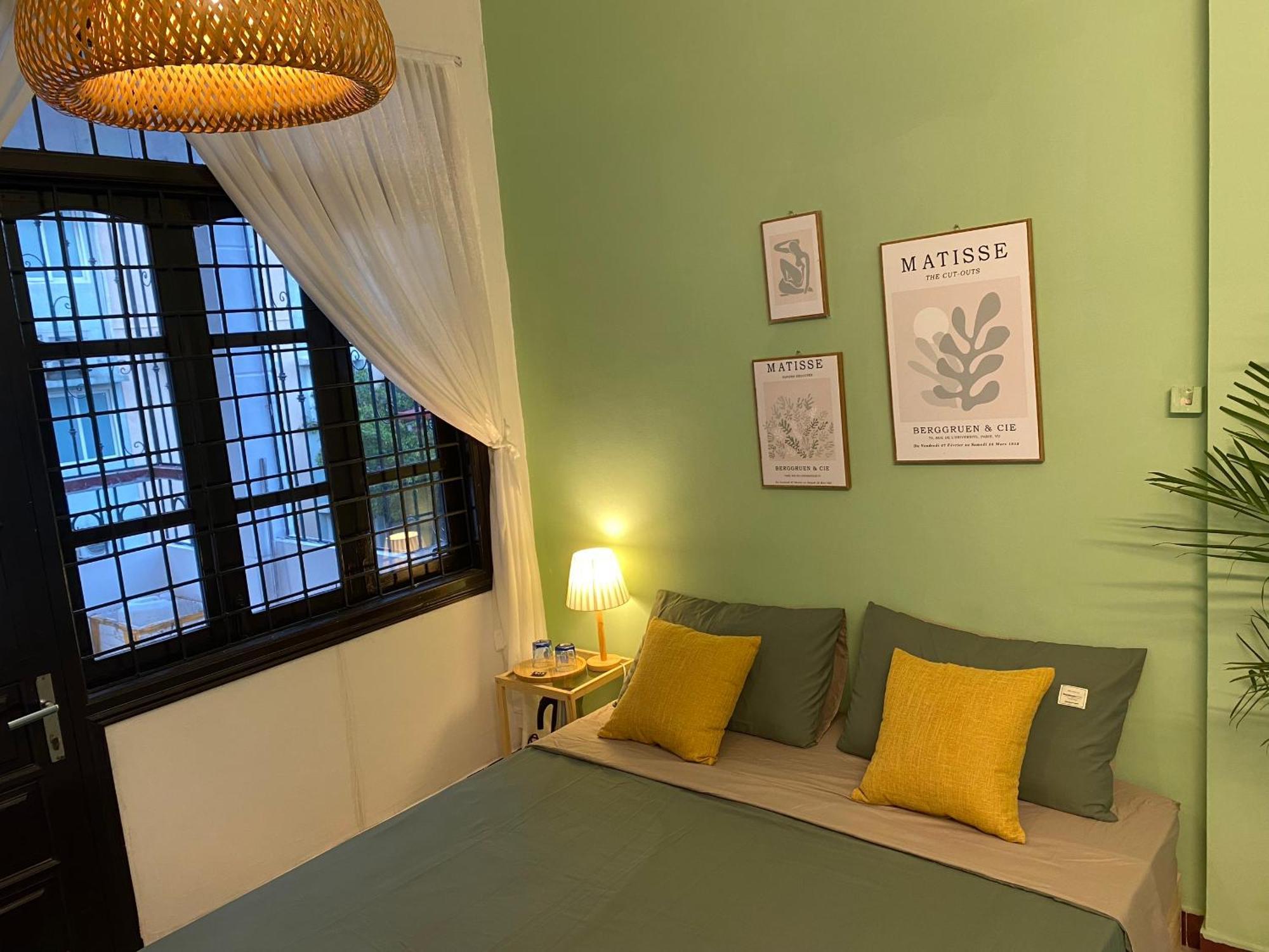 Michi Ly Nam De 100m Den Pho Duong Tau Homestay